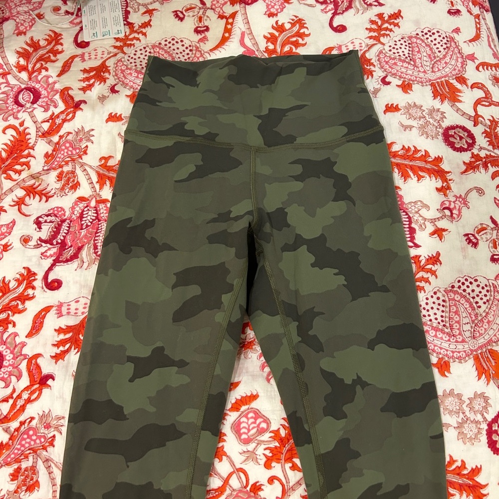 wunder under green camo lululemon leggings size 2/4